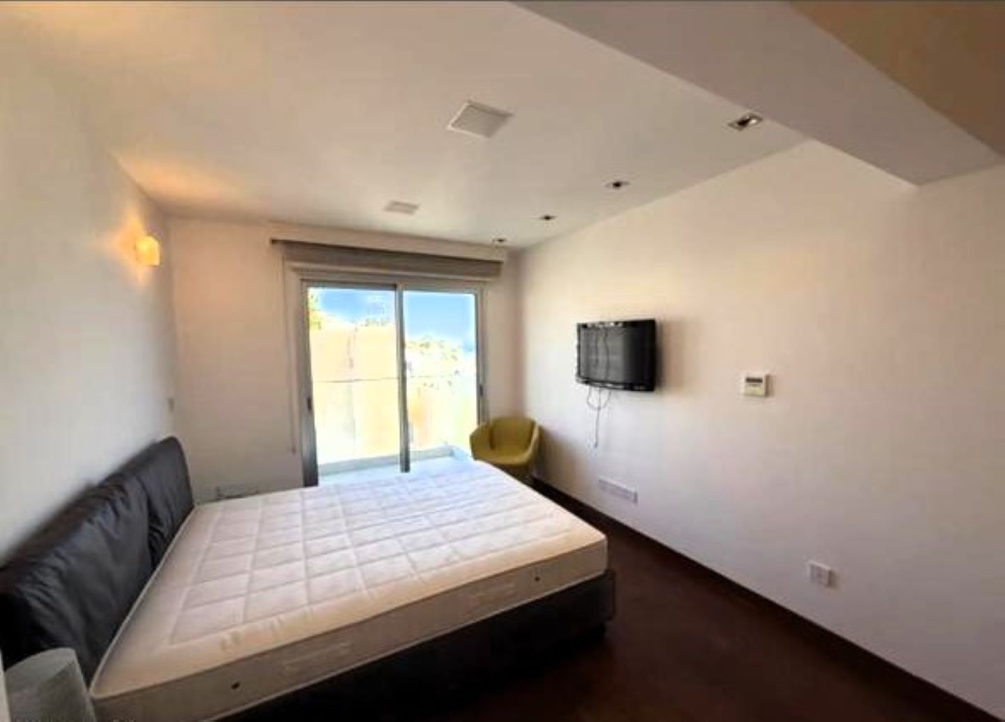 LIMASSOLO FLAT MR FILIPPIDES. 10