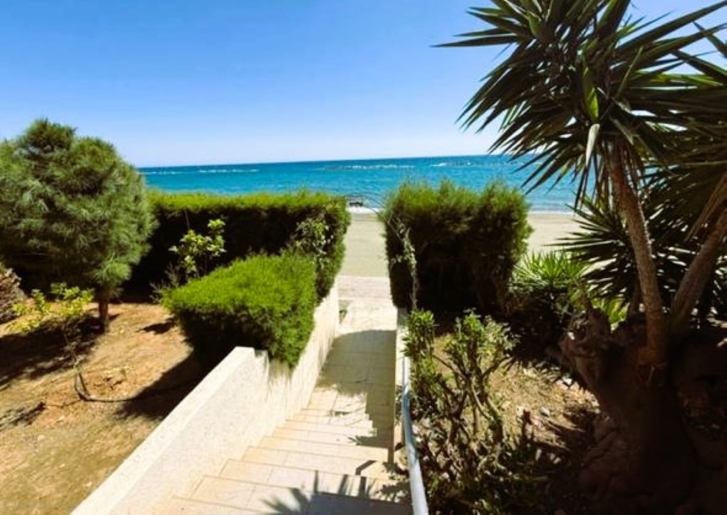 LIMASSOLO FLAT MR FILIPPIDES. 13