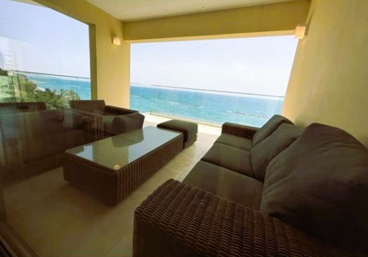 LIMASSOLO FLAT MR FILIPPIDES. 14