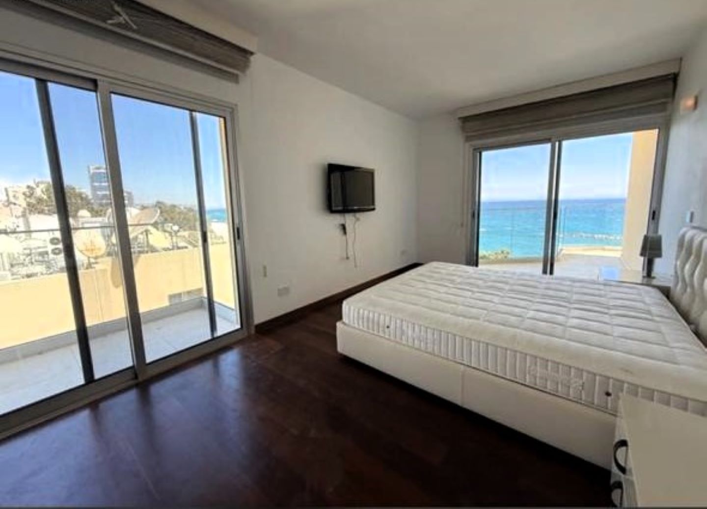 LIMASSOLO FLAT MR FILIPPIDES. 7