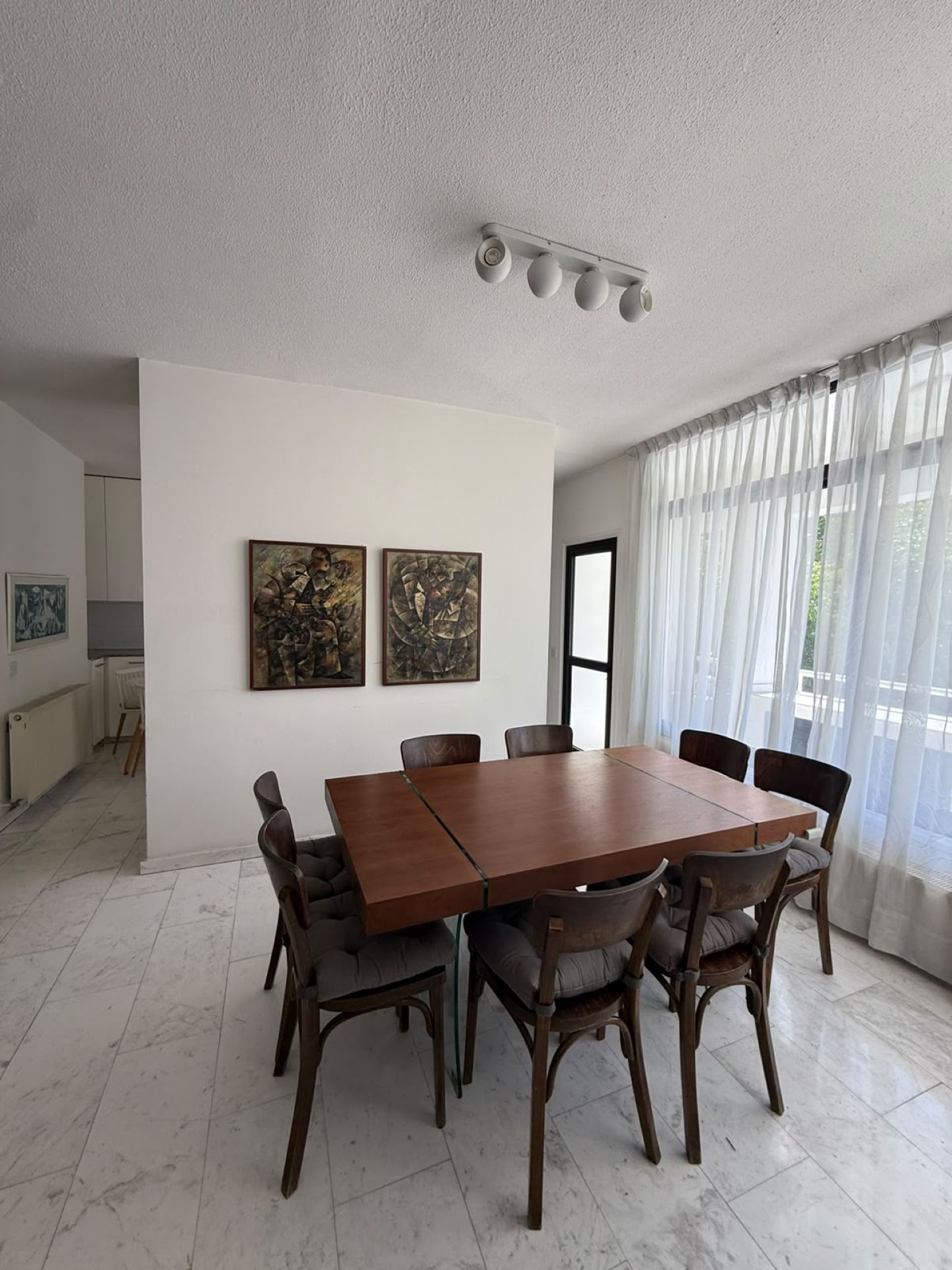 Elegant three bedroom flat For Rent