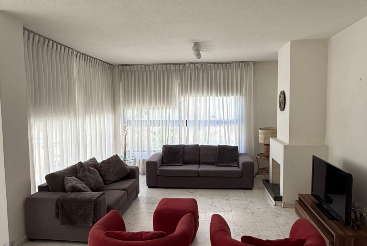 Elegant three bedroom flat For Rent