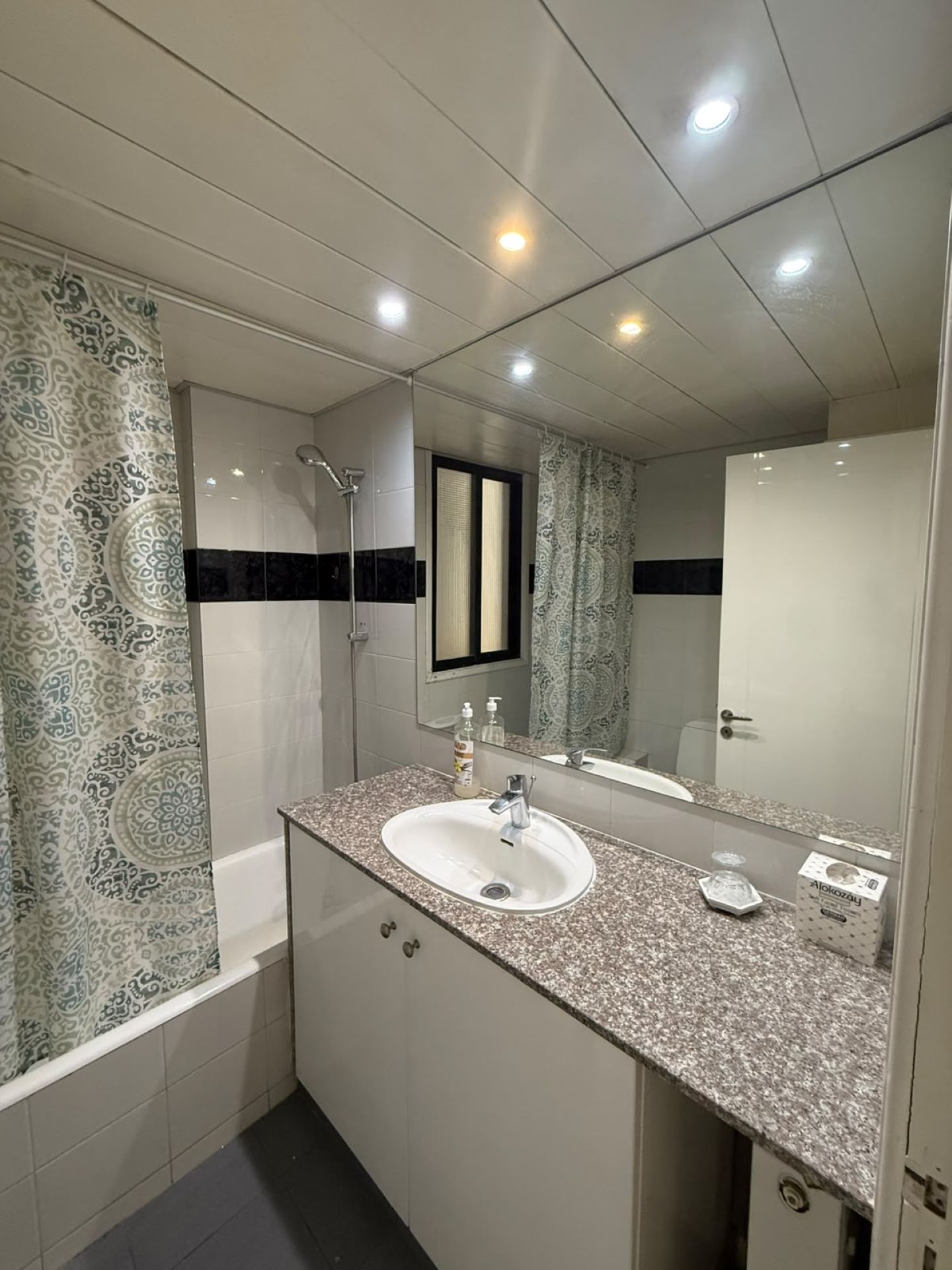 Elegant three bedroom flat For Rent
