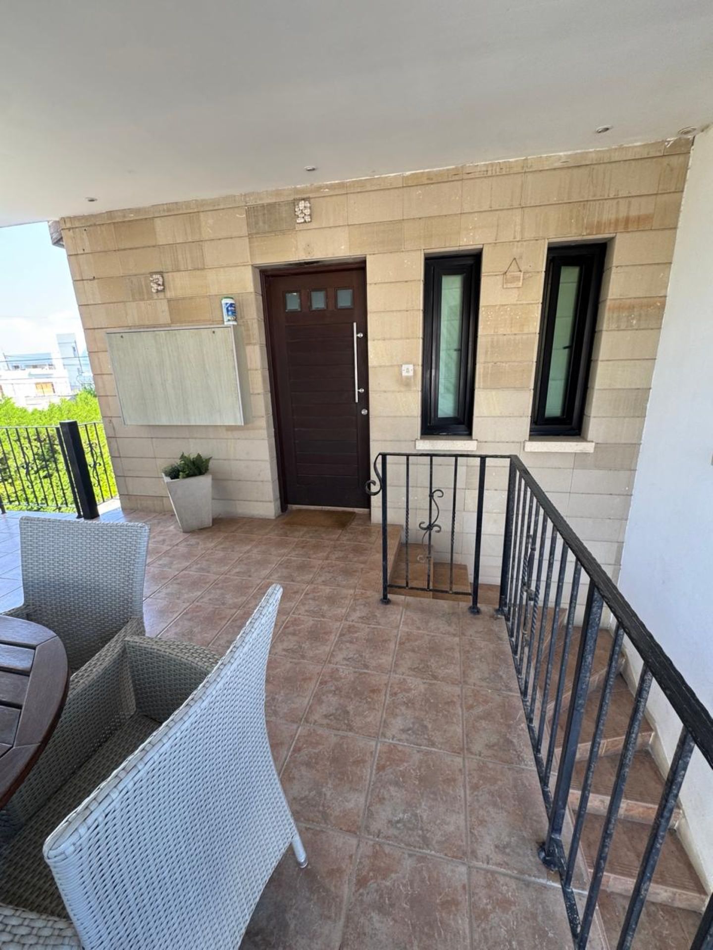 Upper duplex apartment for Rent