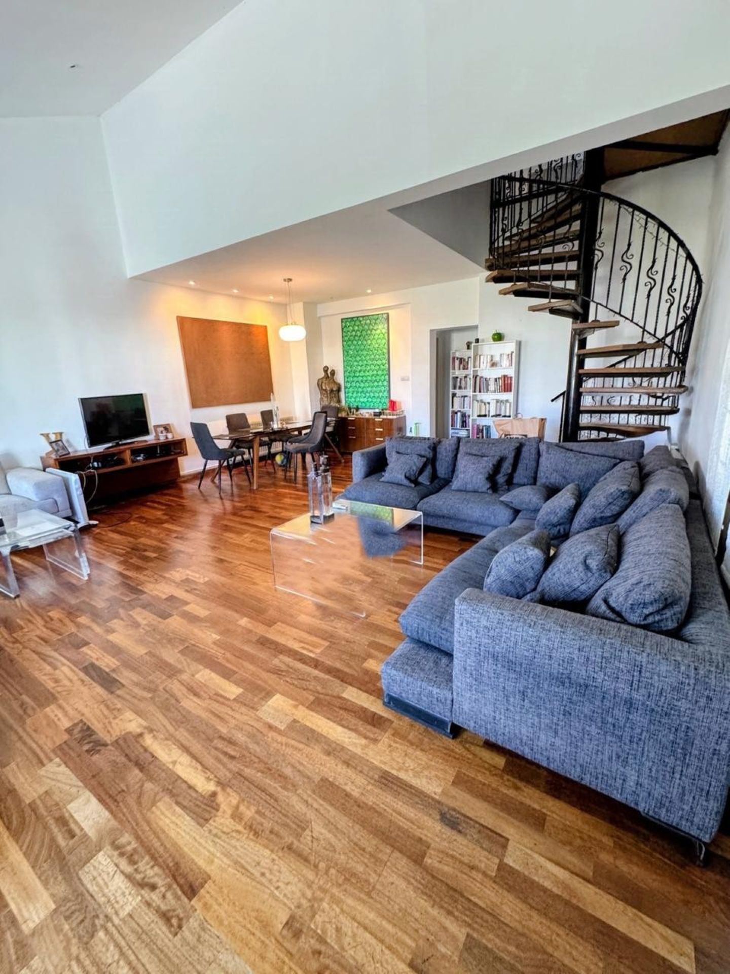 Upper duplex apartment for Rent