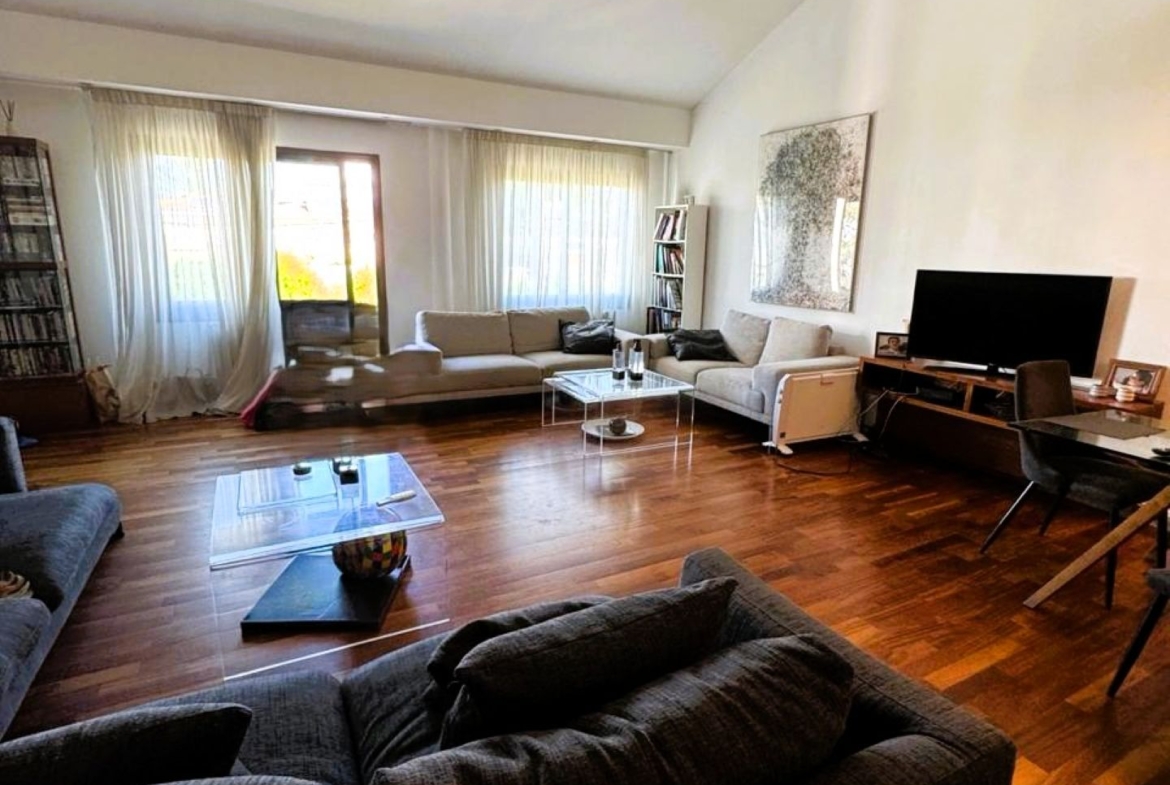 Upper duplex apartment for Rent