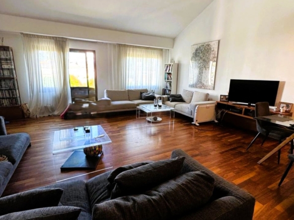 Upper duplex apartment for Rent