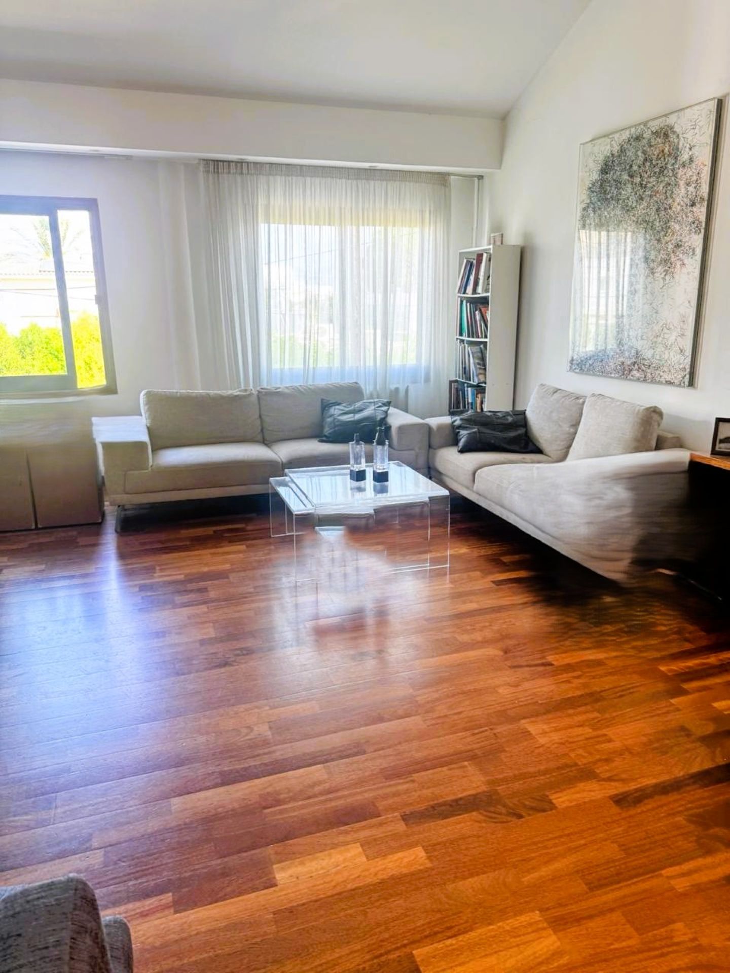 Upper duplex apartment for Rent