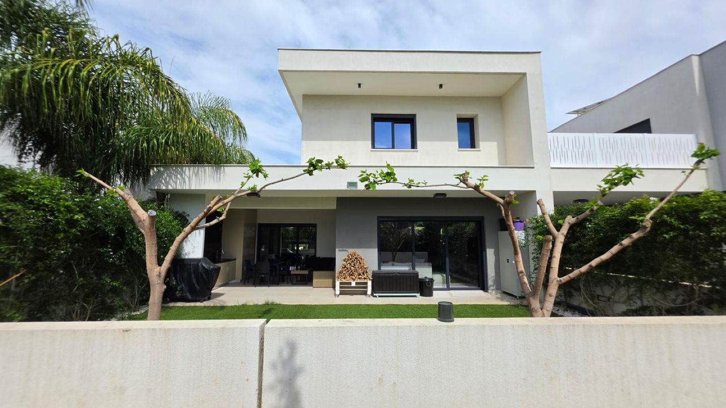 ALEXIS CHRYSAFIS 9 Modern smart house for Rent or Sale